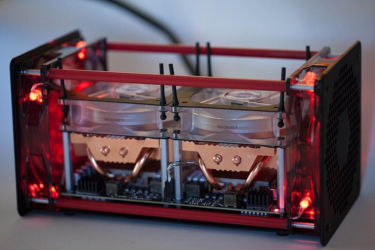 ASIC-майнер одна из первых моделей для майнинга Bitcoin